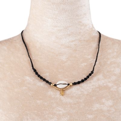 Makramee-Halskette mit einer Kauri-Muschel - Kaleo Black